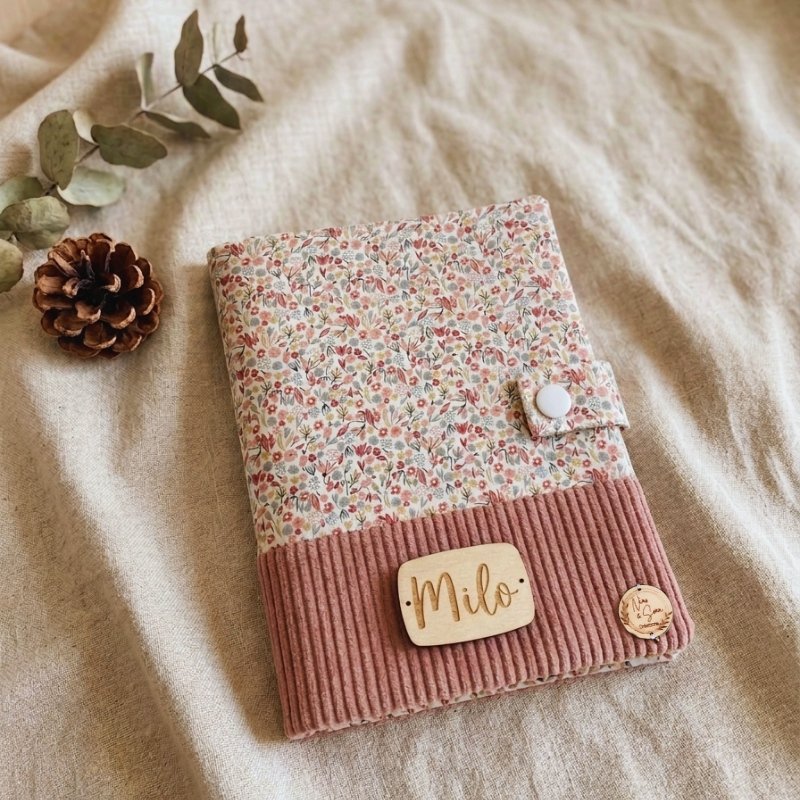 protège carnet de santé rose