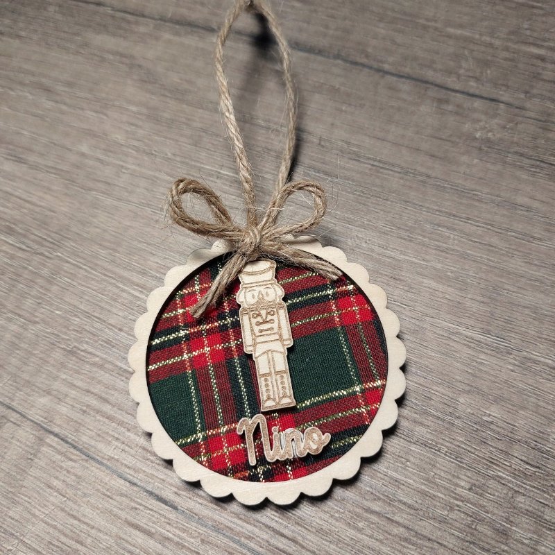 Boule de Noël Personnalisée en Bois & Tissu